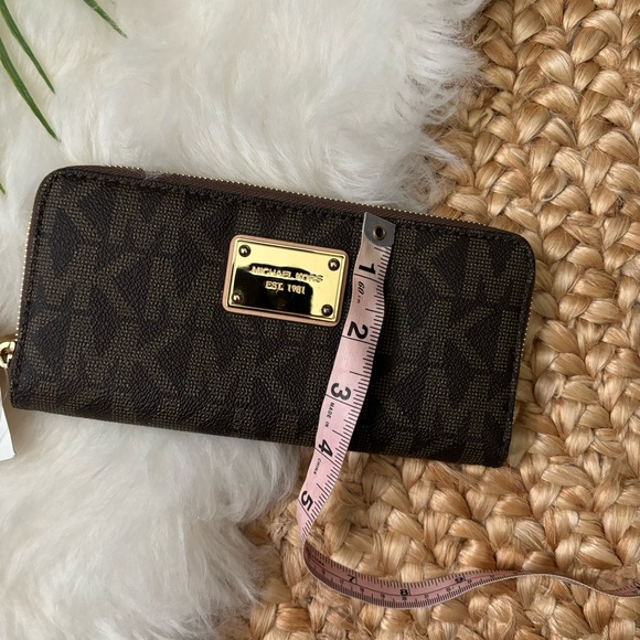 MICHAEL KORS Logo Zip Around Wallet NWT - Picture 3 of 7
